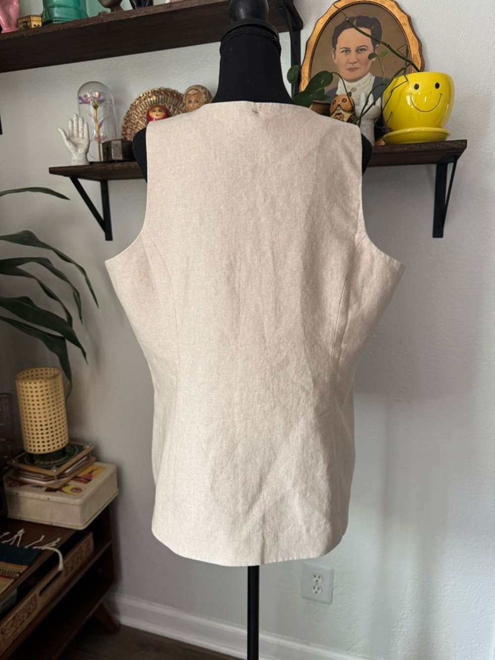 Old Navy Linen-Blend Button-Front Vest - Picture 5 of 7